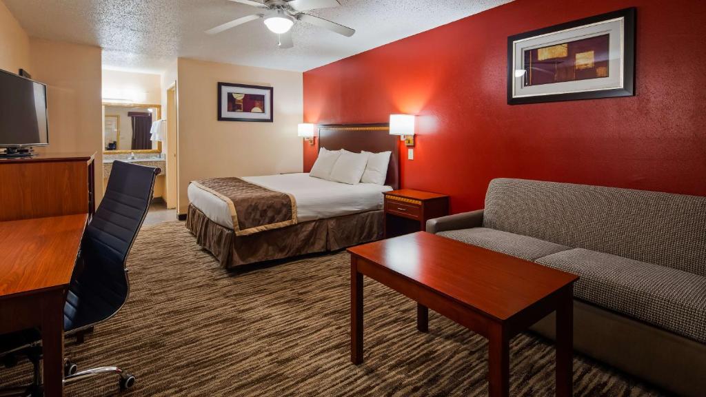 Best Western Executive Inn - image 2