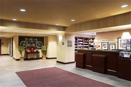 Hampton Inn & Suites Marshalltown - image 2