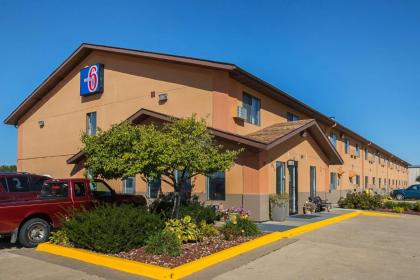 Motel 6-Marshalltown IA - image 1