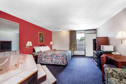 Days Inn by Wyndham Martin - image 11