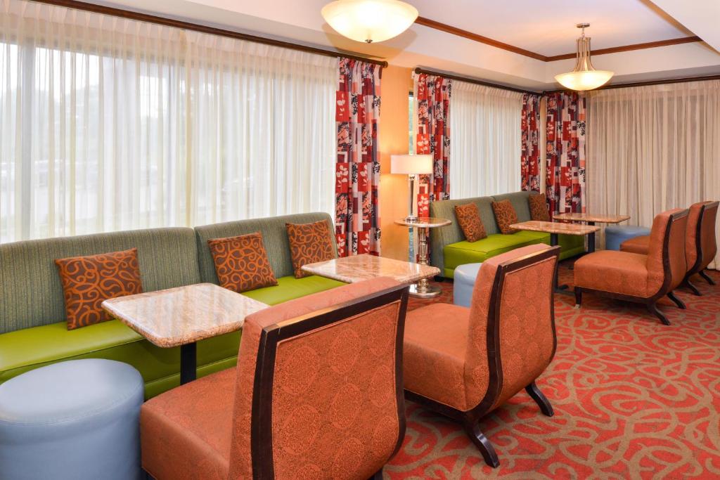 Hampton Inn Martinsburg - image 4