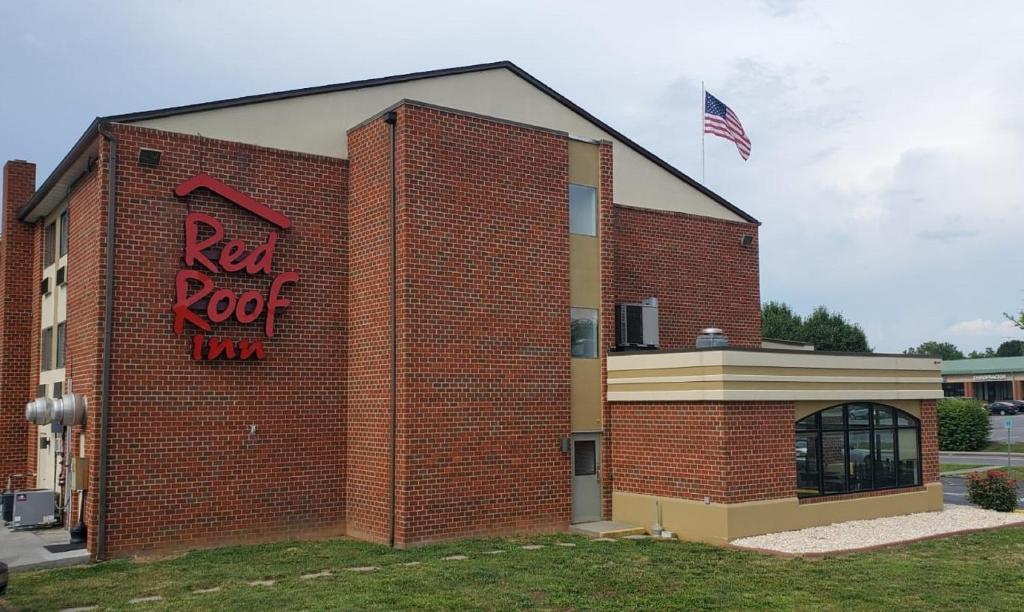 Red Roof Inn Martinsburg - image 6