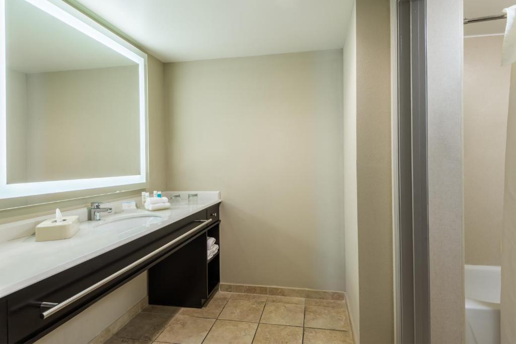 Homewood Suites by Hilton St. Louis Riverport- Airport West - image 5