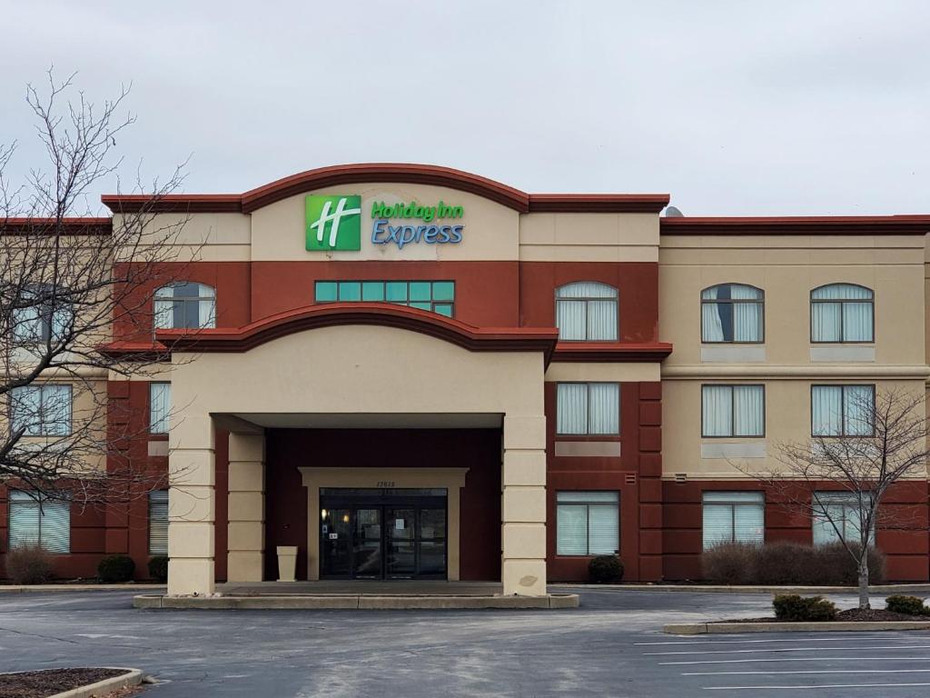 Holiday Inn Express St. Louis Arpt - Maryland Hgts - main image