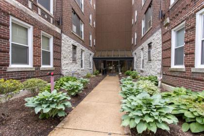 Vogue Apartment next to ForestPark/WashU/BJC - image 10