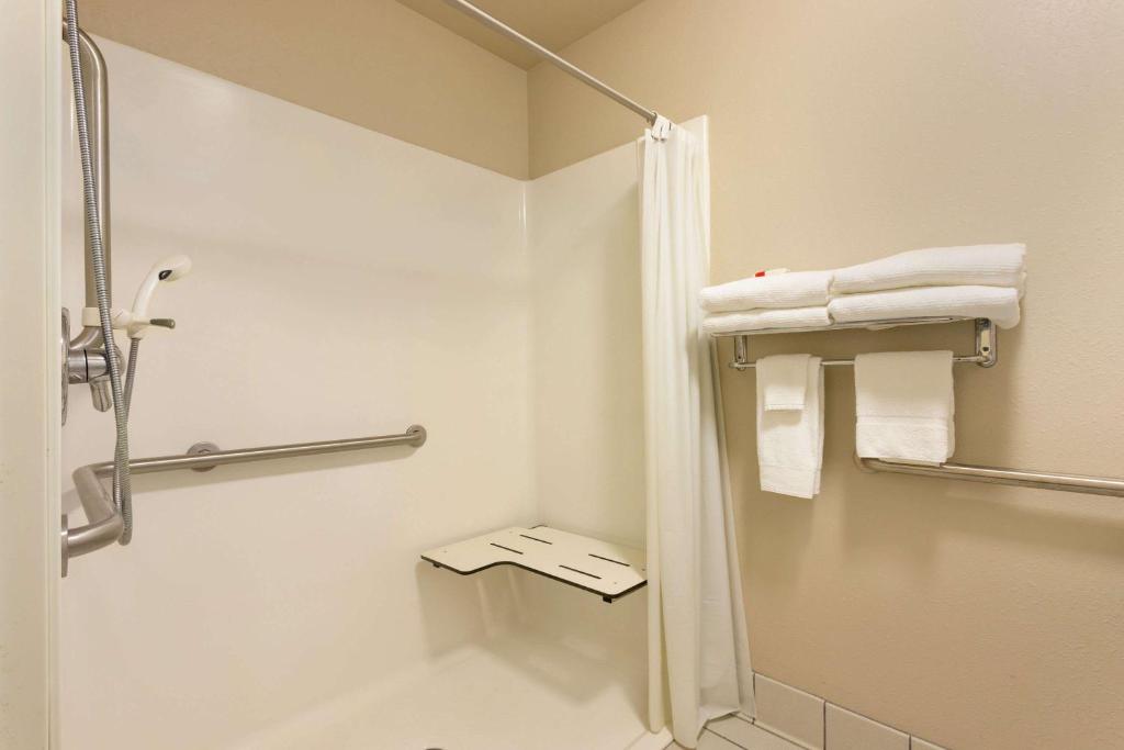 Travelodge by Wyndham Marysville - image 2