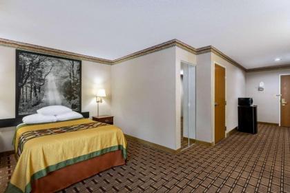 Super 8 by Wyndham Marysville/Port Huron Area - image 15