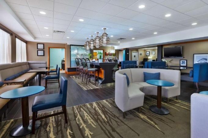 Hampton Inn Marysville - image 4