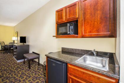 Holiday Inn Express Hotel and Suites Marysville an IHG Hotel - image 12