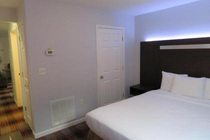 Luxbury Inn & Suites - image 12