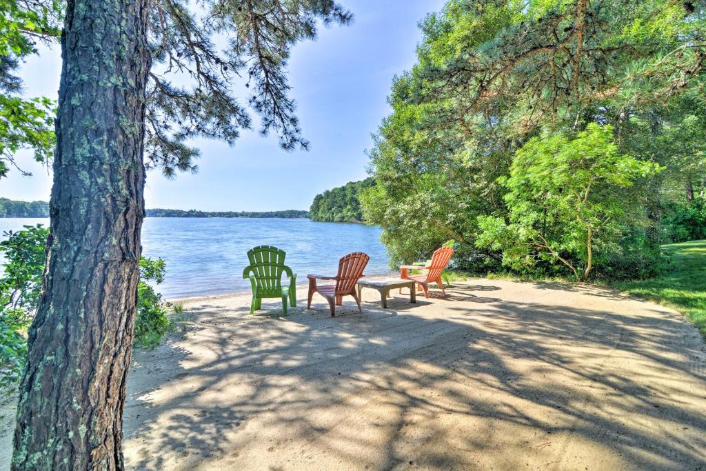 Lakefront Mashpee Home with Kayak and Outdoor Kitchen! - image 2