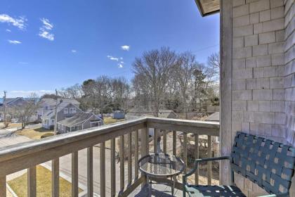 Refined Retreat with Outdoor Shower 1 Block to Beach - image 6