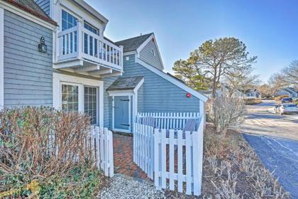 Cape Cod Casa with Ocean View and Pvt Beach Access - image 5