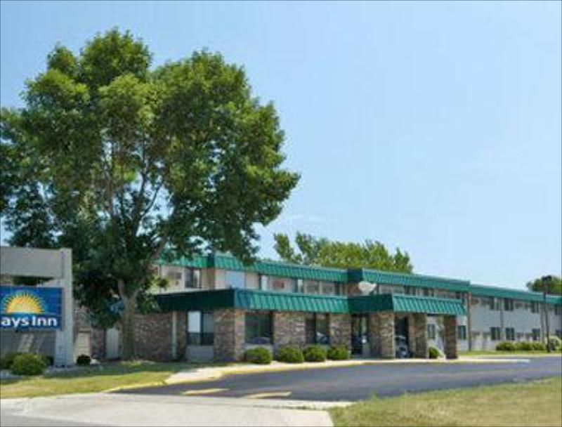 Days Inn by Wyndham Mason City - main image