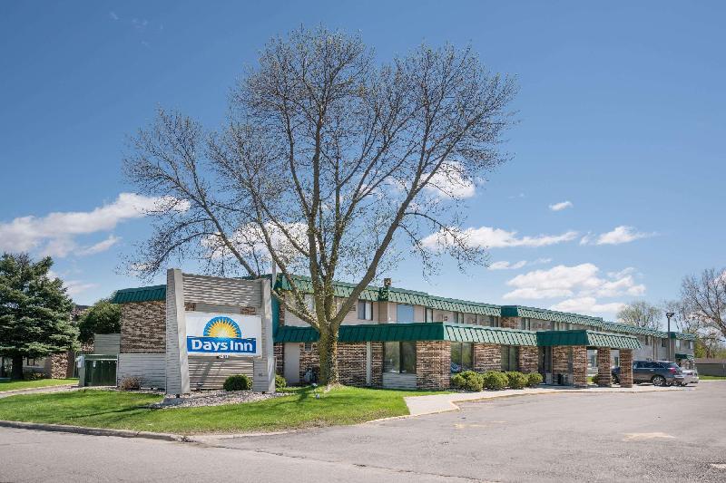 Days Inn by Wyndham Mason City - image 2