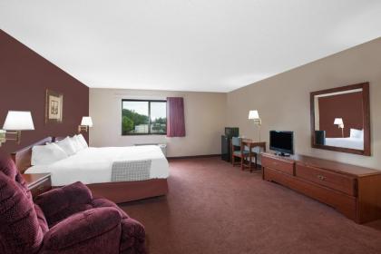 Super 8 by Wyndham Mason City - image 3