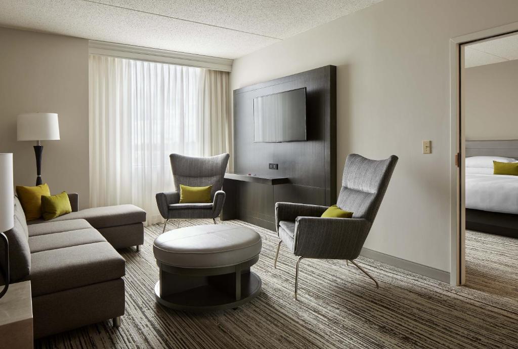 Marriott Cincinnati Northeast - image 3