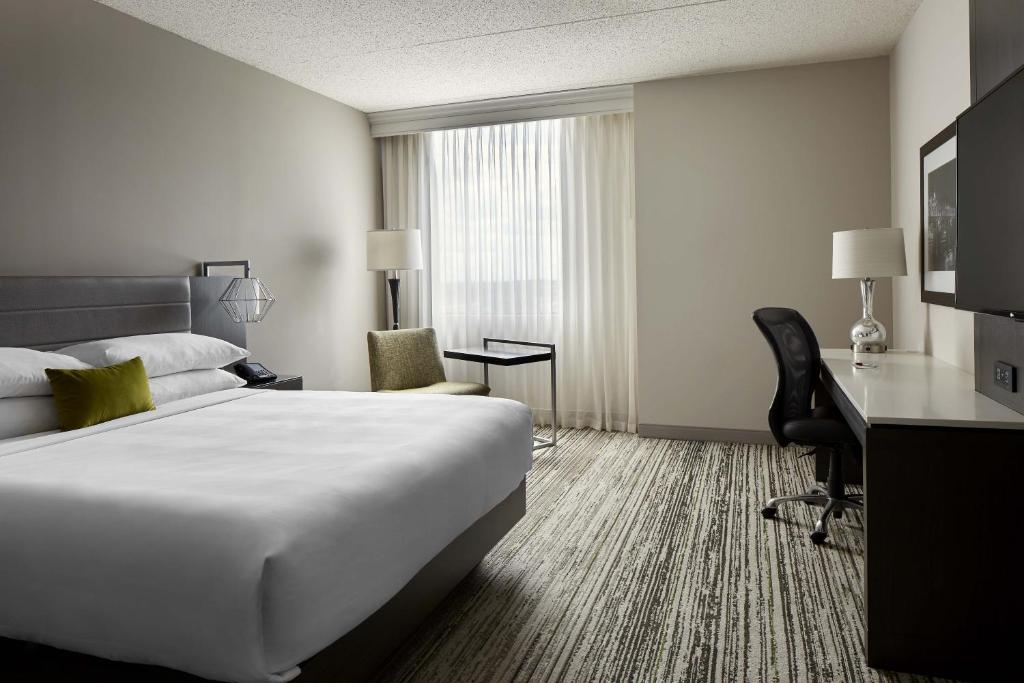 Marriott Cincinnati Northeast - image 5