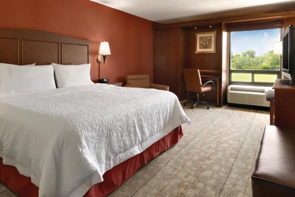 Hampton Inn Cincinnati Kings Island - image 7