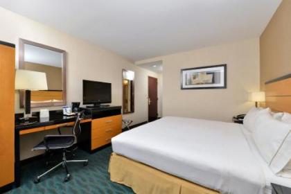 Holiday Inn Express Kennedy Airport - image 3