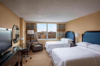 Sheraton LaGuardia East Hotel - image 4