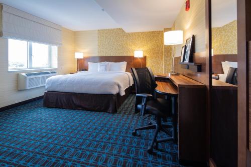 Fairfield Inn & Suites by Marriott New York Queens/Fresh Meadows - image 3