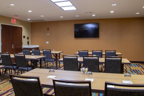 Fairfield Inn & Suites by Marriott New York Queens/Fresh Meadows - image 4