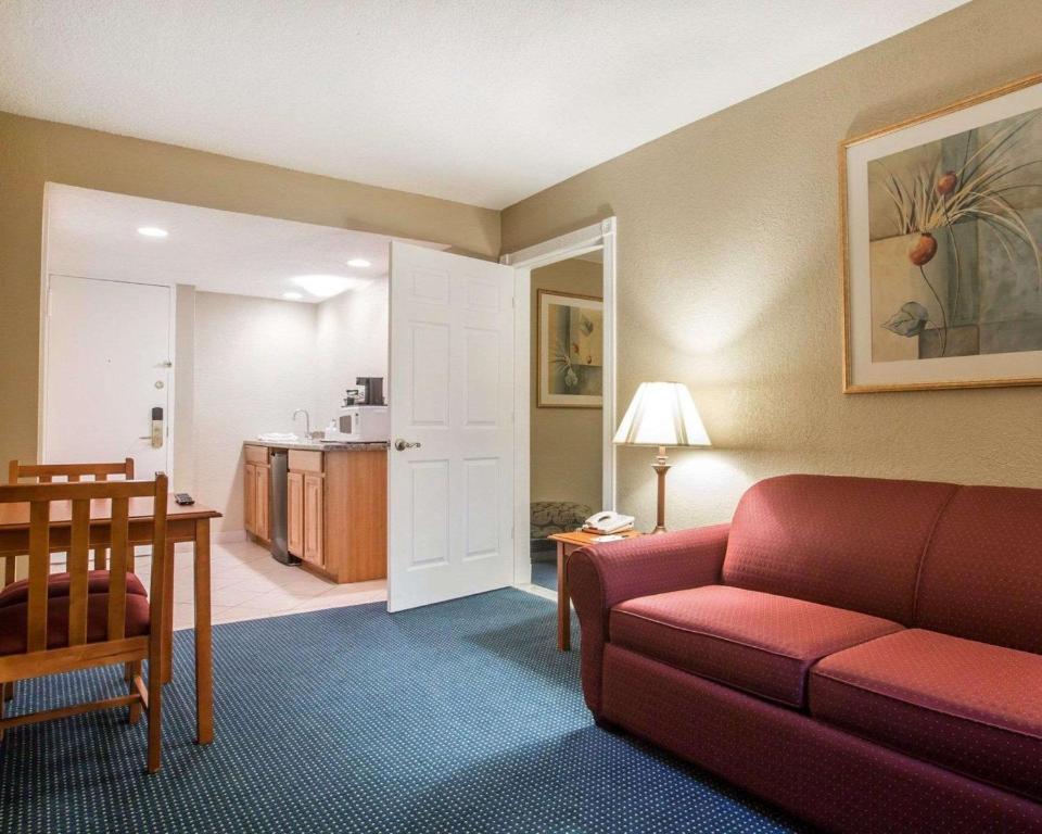 Quality Inn Massena - image 6