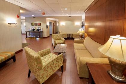 Hampton Inn Massillon - image 1