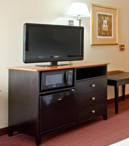 Hampton Inn Massillon - image 11