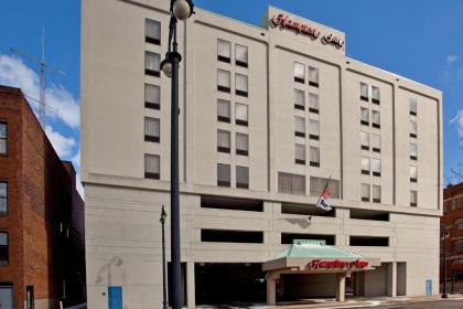 Hampton Inn Massillon - image 13