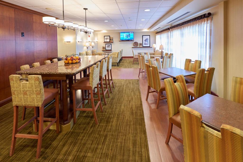 Hampton Inn Massillon - image 6