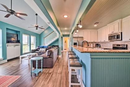 Matagorda Townhome with Deck Views Pool Access - image 10