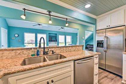 Matagorda Townhome with Deck Views Pool Access - image 13