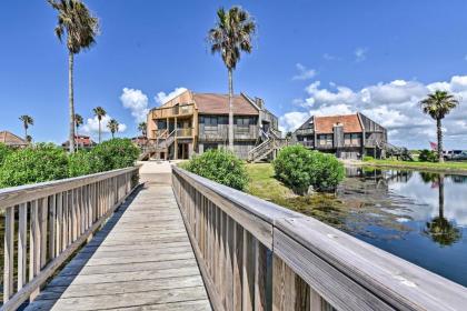 Matagorda Townhome with Deck Views Pool Access - image 15