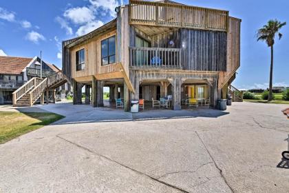 Matagorda Townhome with Deck Views Pool Access - image 2