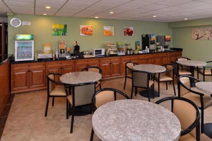 Quality Inn and Suites Matteson - image 9