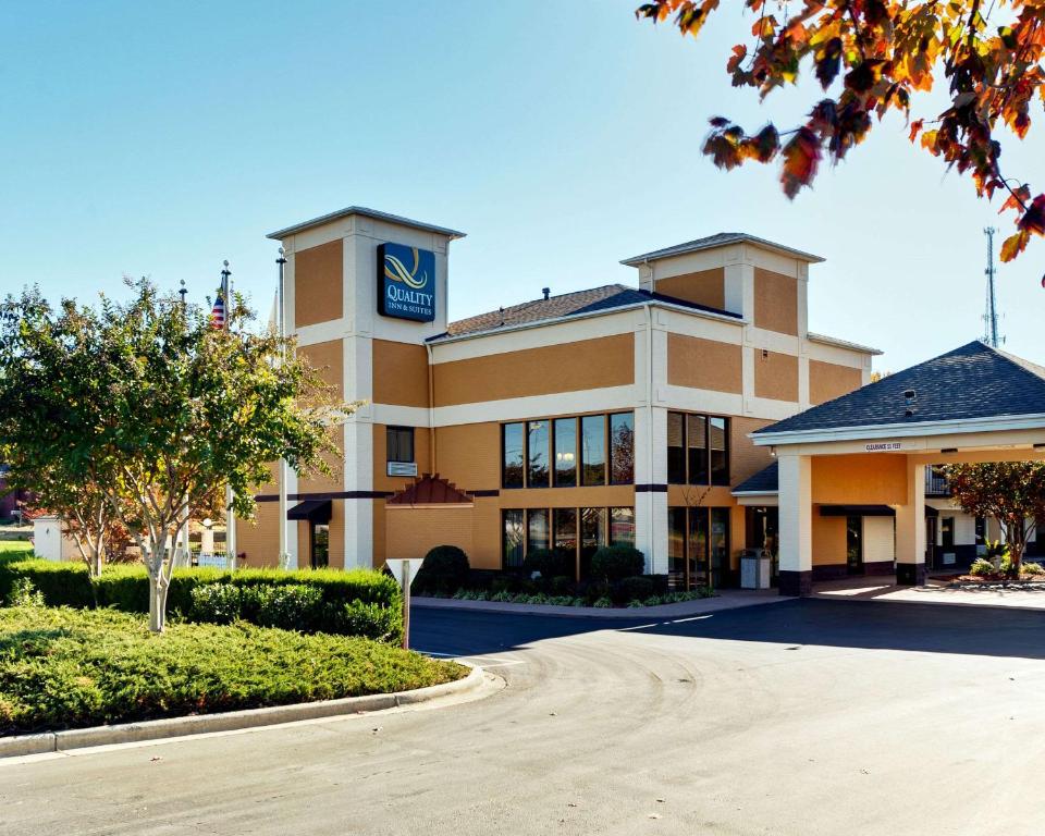 Quality Inn & Suites Matthews - main image