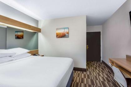 Microtel Inn & Suites by Wyndham Matthews/Charlotte - image 7