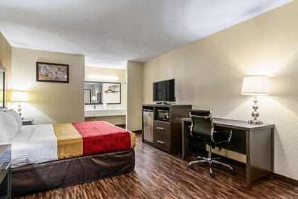 Econo Lodge Inn & Suites Matthews - Charlotte - image 4