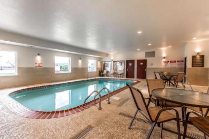 Comfort Suites Mattoon Illinois - image 14