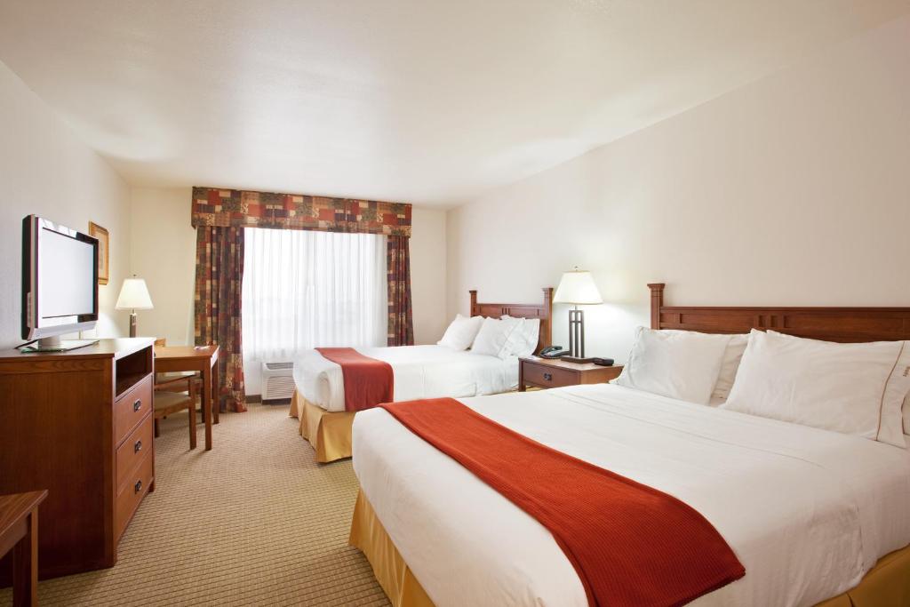 Holiday Inn Express Hotel & Suites Mattoon an IHG Hotel - image 3