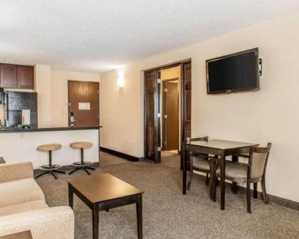 Quality Inn & Suites Conference Center Mattoon - image 2