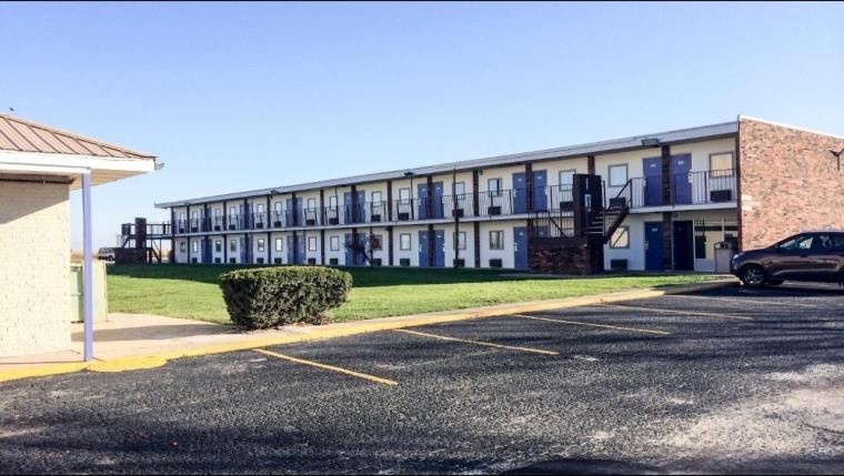 Motel 6-Mattoon IL - image 7