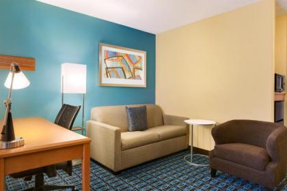 Fairfield Inn & Suites by Marriott Toledo Maumee - image 13