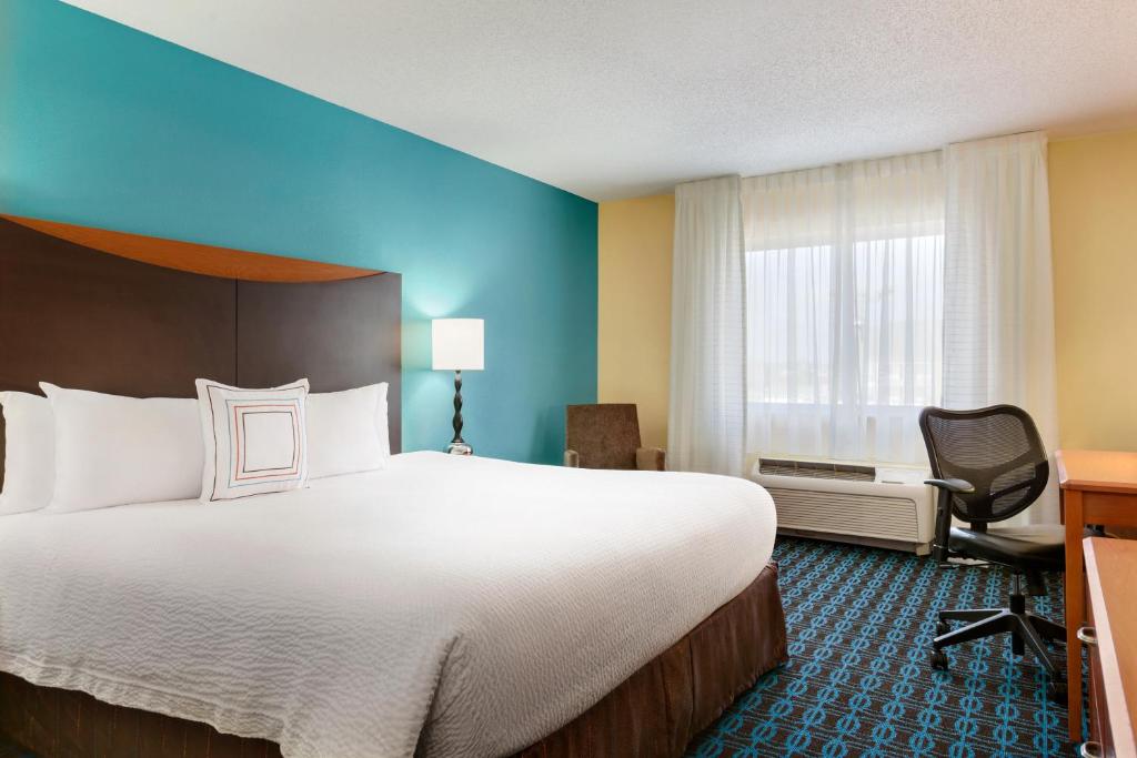 Fairfield Inn & Suites by Marriott Toledo Maumee - image 2