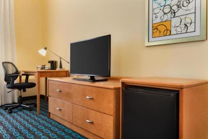 Fairfield Inn & Suites by Marriott Toledo Maumee - image 9