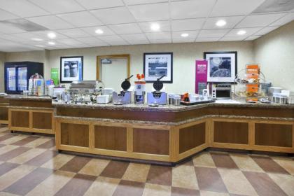 Hampton Inn Toledo-South/Maumee - image 7