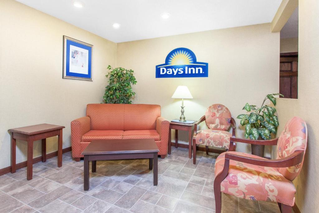 Days Inn by Wyndham Maumee/Toledo - image 3