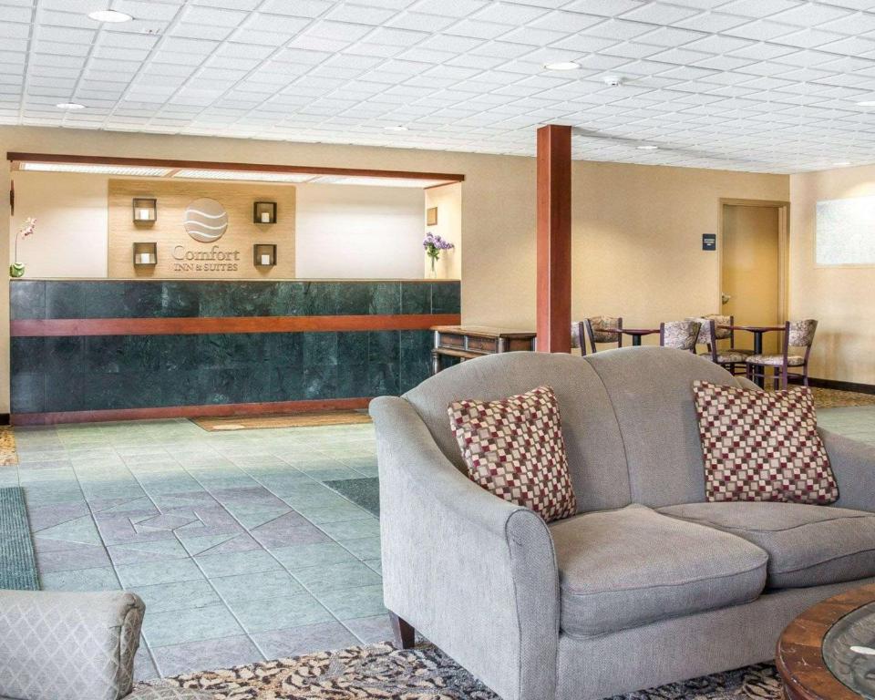 Comfort Inn & Suites Maumee - Toledo - I80-90 - image 6